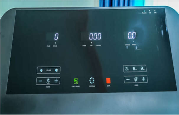 Display med hvid LED og touch knapper