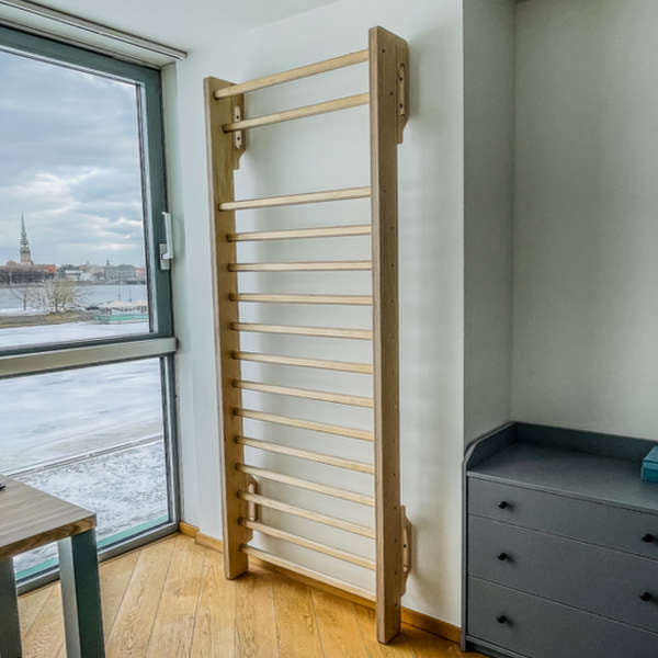 Ribbe til montering på væggen. Ribben er 2 meter høj. – Trithon Sport